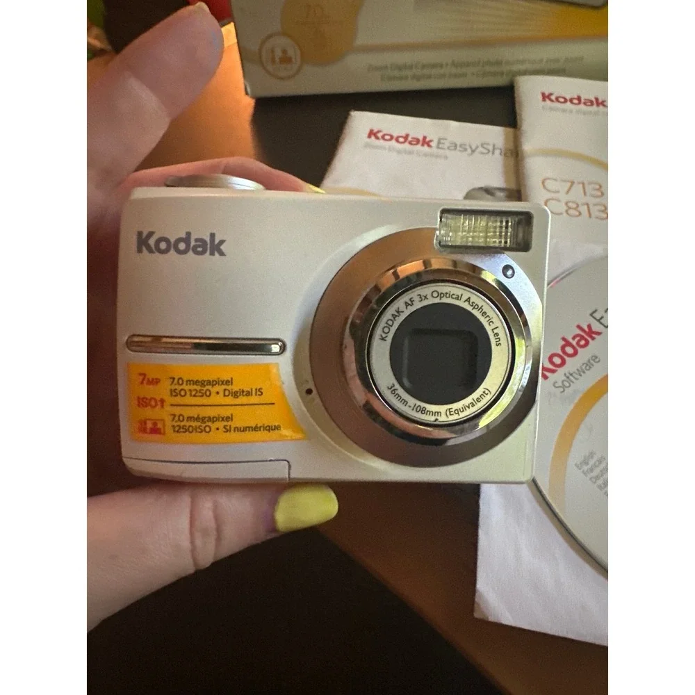 Kodak EasyShare C713 Digital Camera White 7.0MP 3x Zoom Parts Repair Bundle